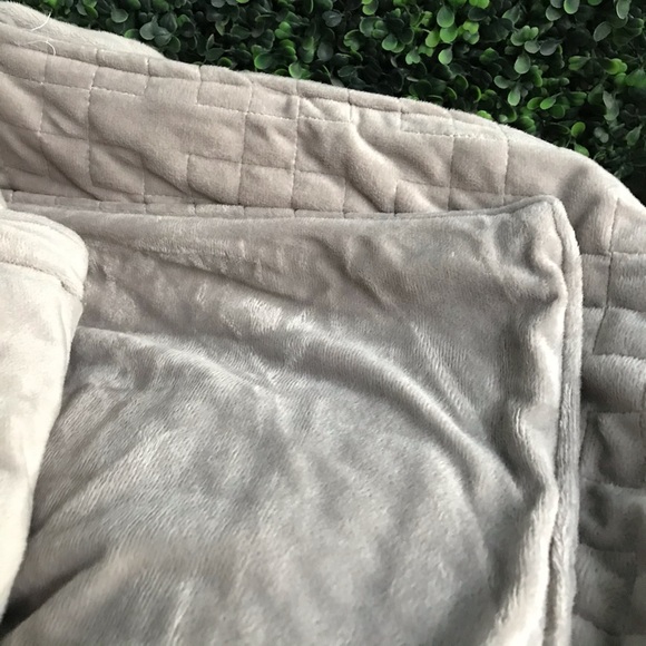 *S O L D* not available WEIGHTED BLANKET 15 LBS - Picture 1 of 8